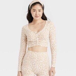 115 Colsie Beige Leopard Print Long Sleeve Top